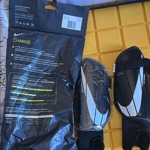 Nike Charge Shin Guards Black White